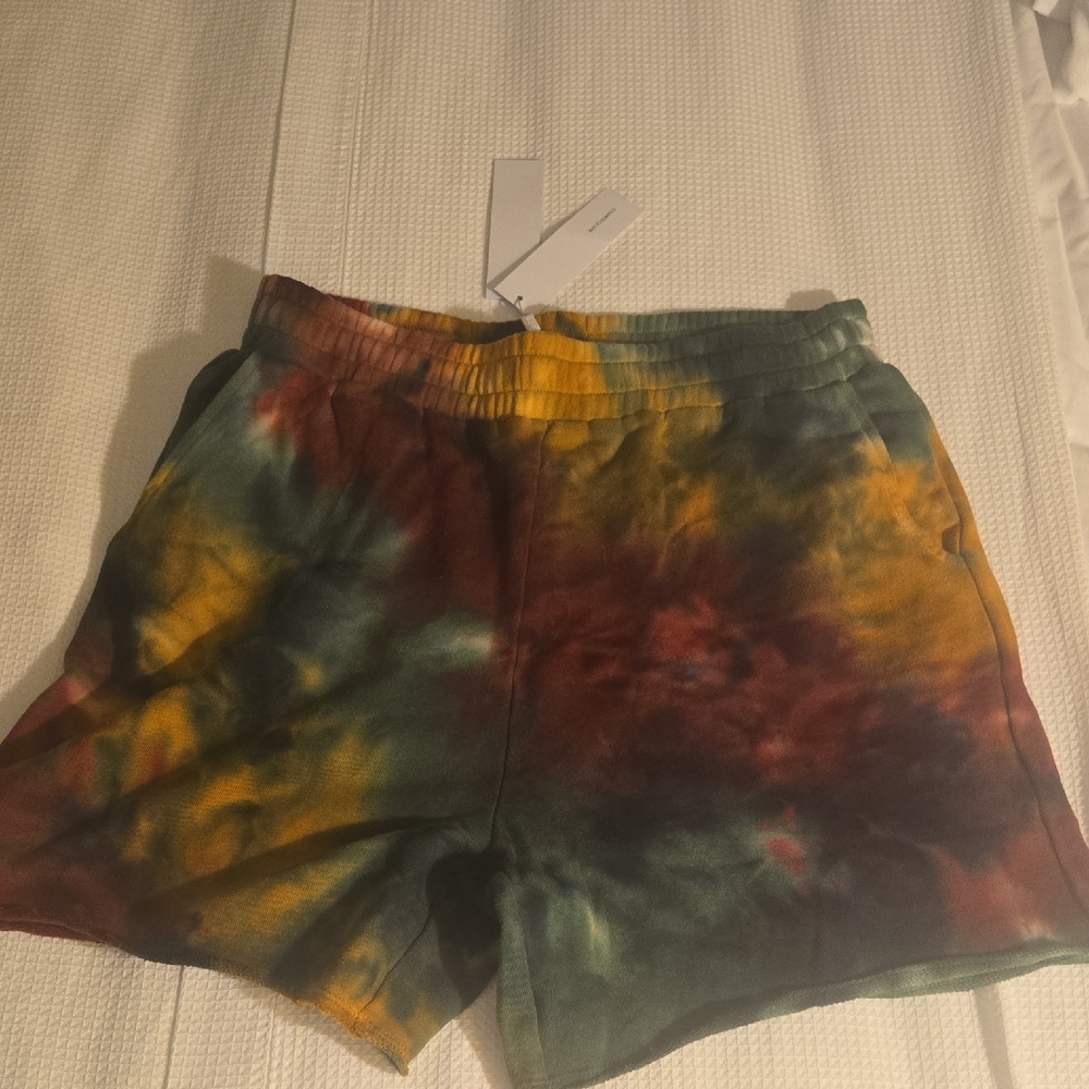 NWT 525 America Tie-Dye Shorts – Size L Act270